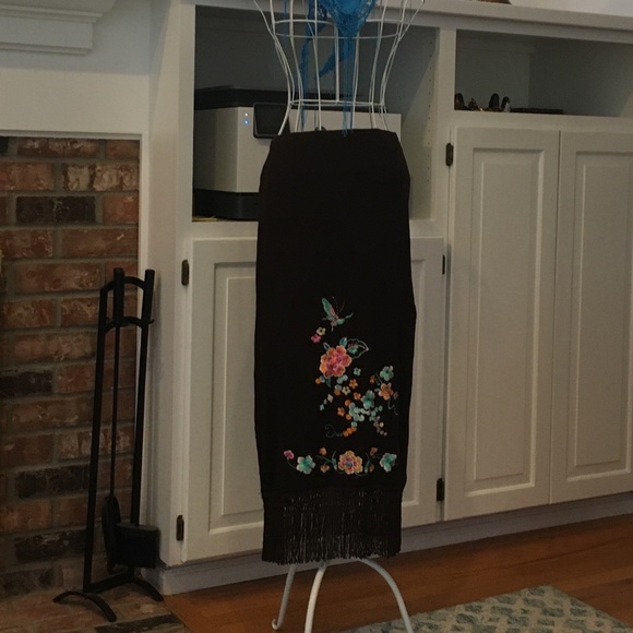 Midi skirt with tassels fringe detail - Picture 11 of 11